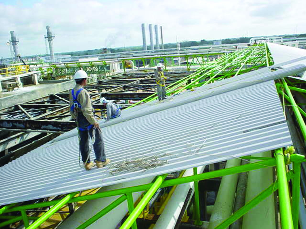 Walkable roof panel construction